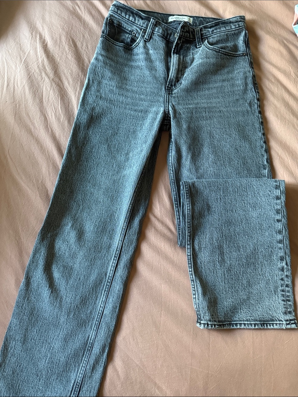 A&F Women’s 90s relaxed Jeans
